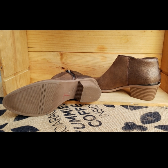 Vera Wang Wedged Booties - Picture 3 of 4